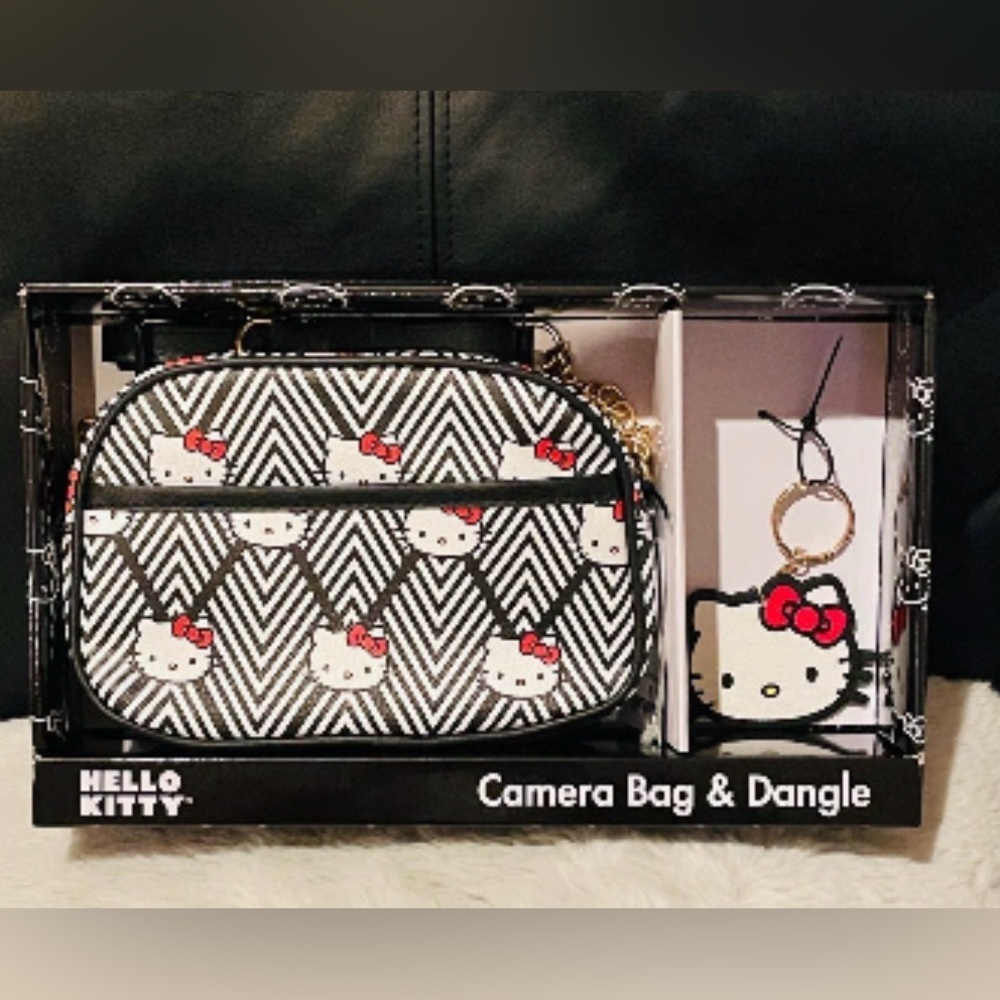 Sanrio Hello Kitty Camera Bag & Dangle Set (NIB)